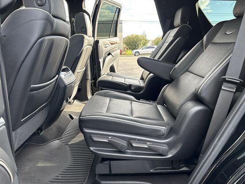 Used 2021 Cadillac Escalade Premium Luxury w/ LPO, Illumination Package image 30