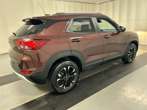 Used 2023 Chevrolet TrailBlazer LT image 2