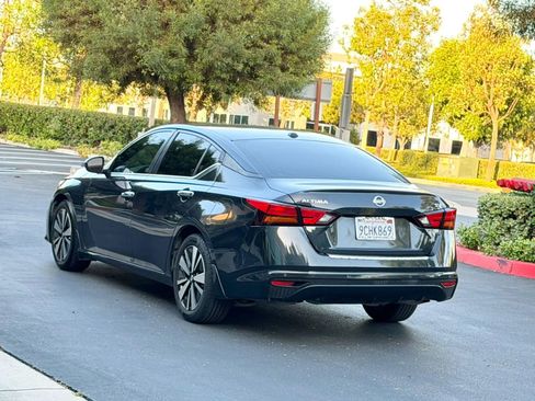 Used 2022 Nissan Altima 2.5 SV FWD image 6