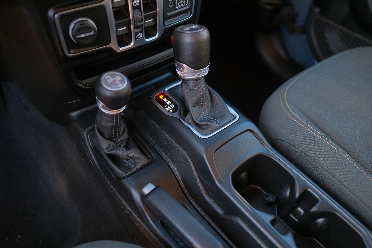 Used 2024 Jeep Wrangler Unlimited w/ Technology Group AWD/4WD image 26