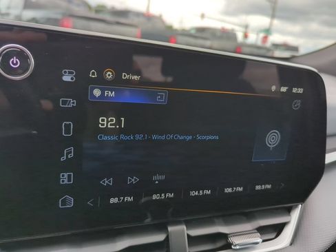 Used 2025 Chevrolet Equinox LT w/ Safety and Technology Package AWD/4WD image 17