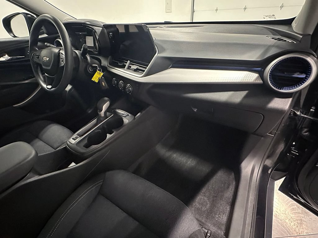 Used 2024 Chevrolet Trax LS w/ LS Convenience Package FWD image 24