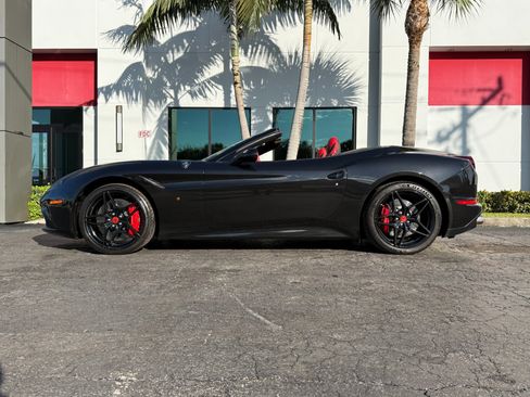 Used 2016 Ferrari California T RWD image 9