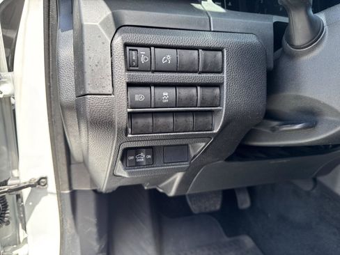 Used 2025 Toyota Tacoma SR AWD/4WD image 13