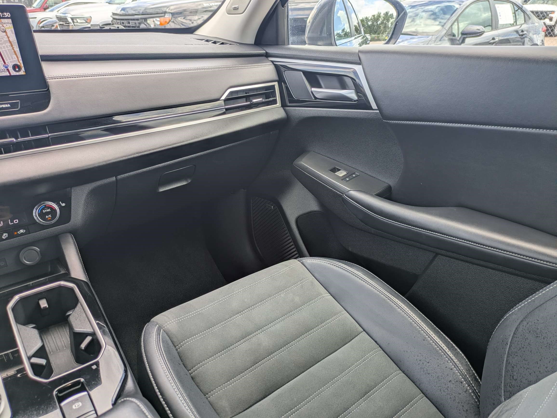 Used 2025 Mitsubishi Outlander SE FWD image 16