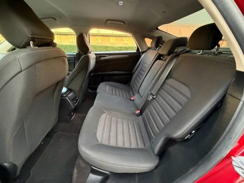 Used 2020 Ford Fusion SE image 11