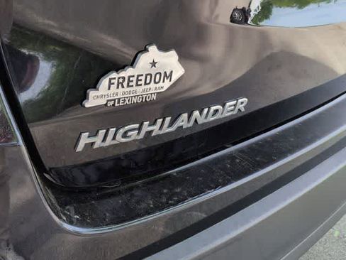 Used 2018 Toyota Highlander XLE FWD image 13