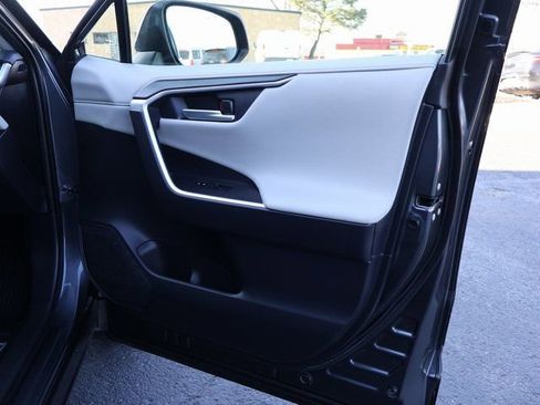 Used 2019 Toyota RAV4 Limited image 13
