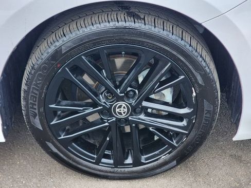 Used 2025 Toyota Camry SE w/ Convenience Package image 9