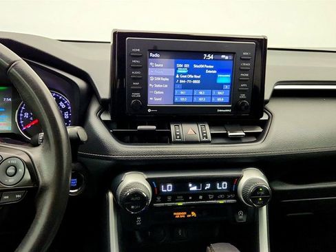 Used 2021 Toyota RAV4 XLE Premium image 17