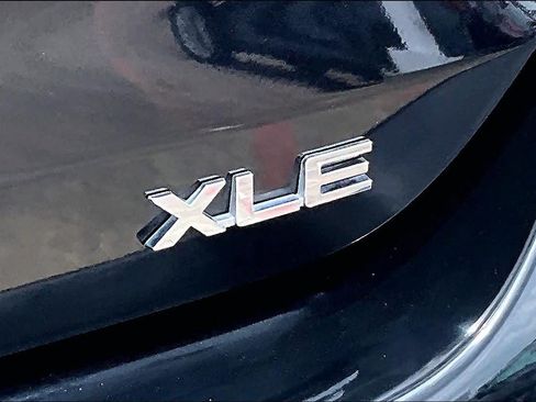 Used 2025 Toyota Highlander XLE FWD image 10