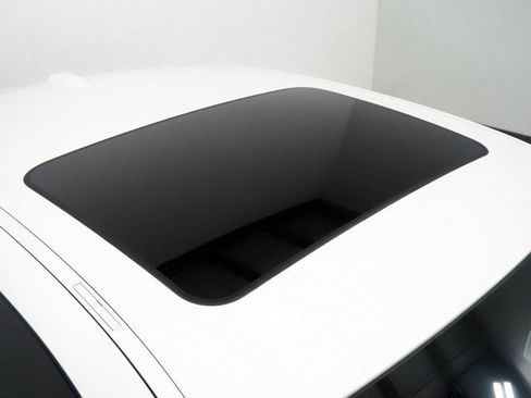 Used 2023 BMW i4 eDrive40 RWD image 4