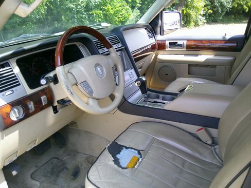 Used 2006 Lincoln Navigator Ultimate image 36