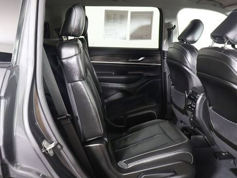 Used 2023 Jeep Grand Cherokee L Limited w/ Black Appearance Package AWD/4WD image 30