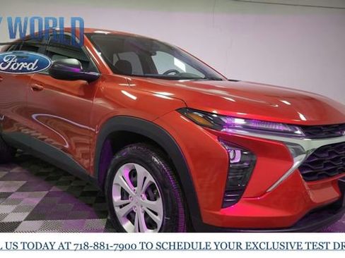 Used 2024 Chevrolet Trax LS w/ Driver Confidence Package image 2