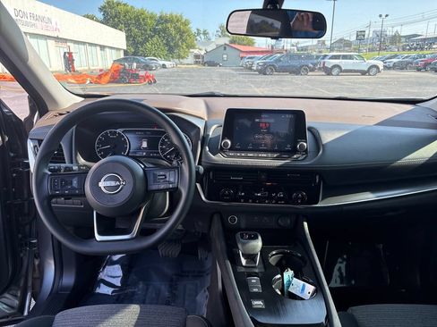 Used 2022 Nissan Rogue SV FWD image 15