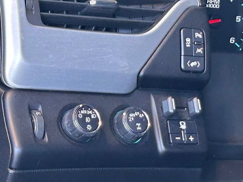 Used 2017 GMC Yukon XL SLT w/ Premium Edition AWD/4WD image 38