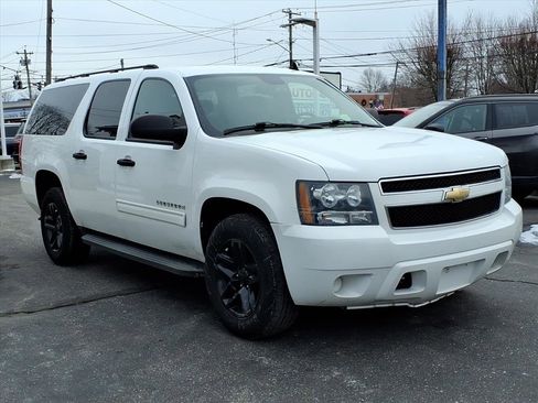 Used 2010 Chevrolet Suburban LS image 3