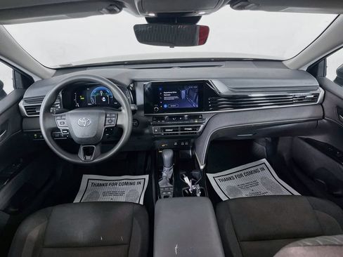 Used 2025 Toyota Camry LE FWD image 12