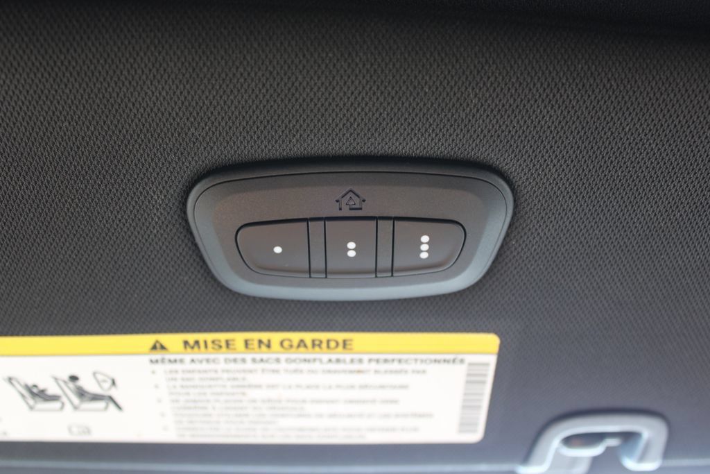 Used 2025 Chrysler Pacifica Select FWD image 54