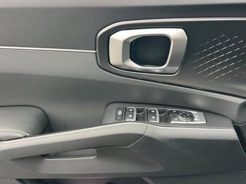 Certified 2025 Kia Sorento S image 12