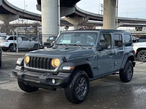 Used 2024 Jeep Wrangler Sport S image 5