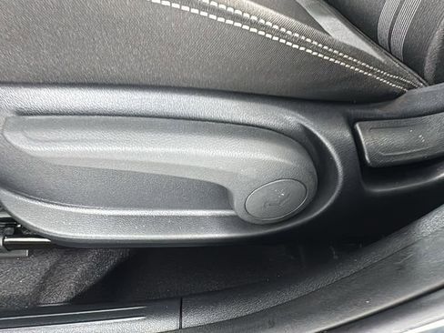 Used 2025 Hyundai Venue SEL image 11