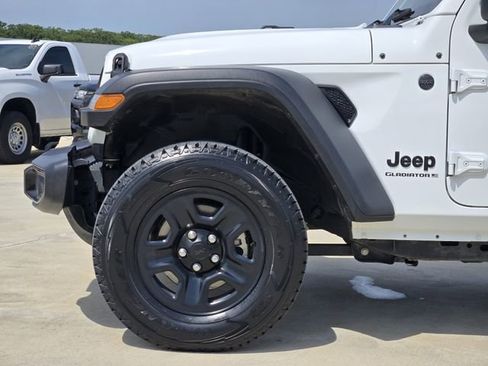 Used 2024 Jeep Gladiator Sport AWD/4WD image 10