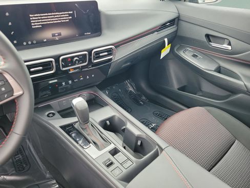 New 2026 Nissan Sentra SR w/ Floor Mat Package image 28