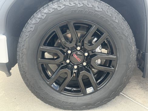 Used 2022 GMC Sierra 1500 Elevation w/ Preferred Package image 11