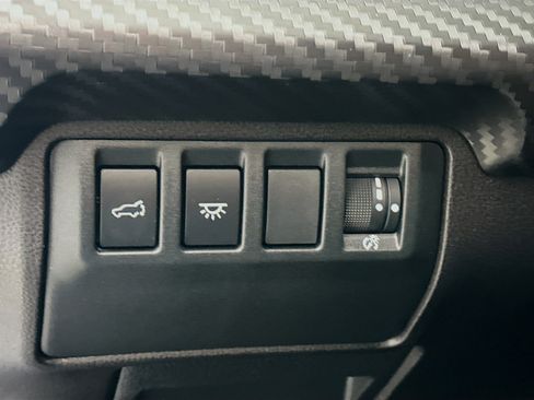 Used 2024 Subaru Ascent Premium w/ Convenience Package image 16