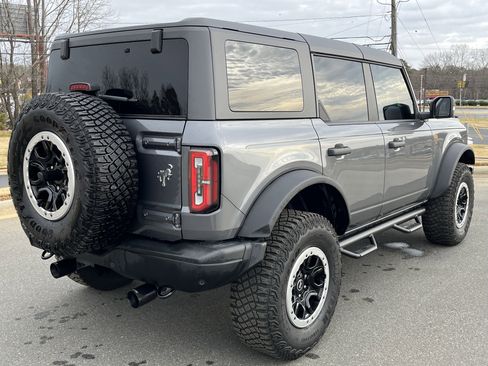 Used 2024 Ford Bronco Badlands image 9