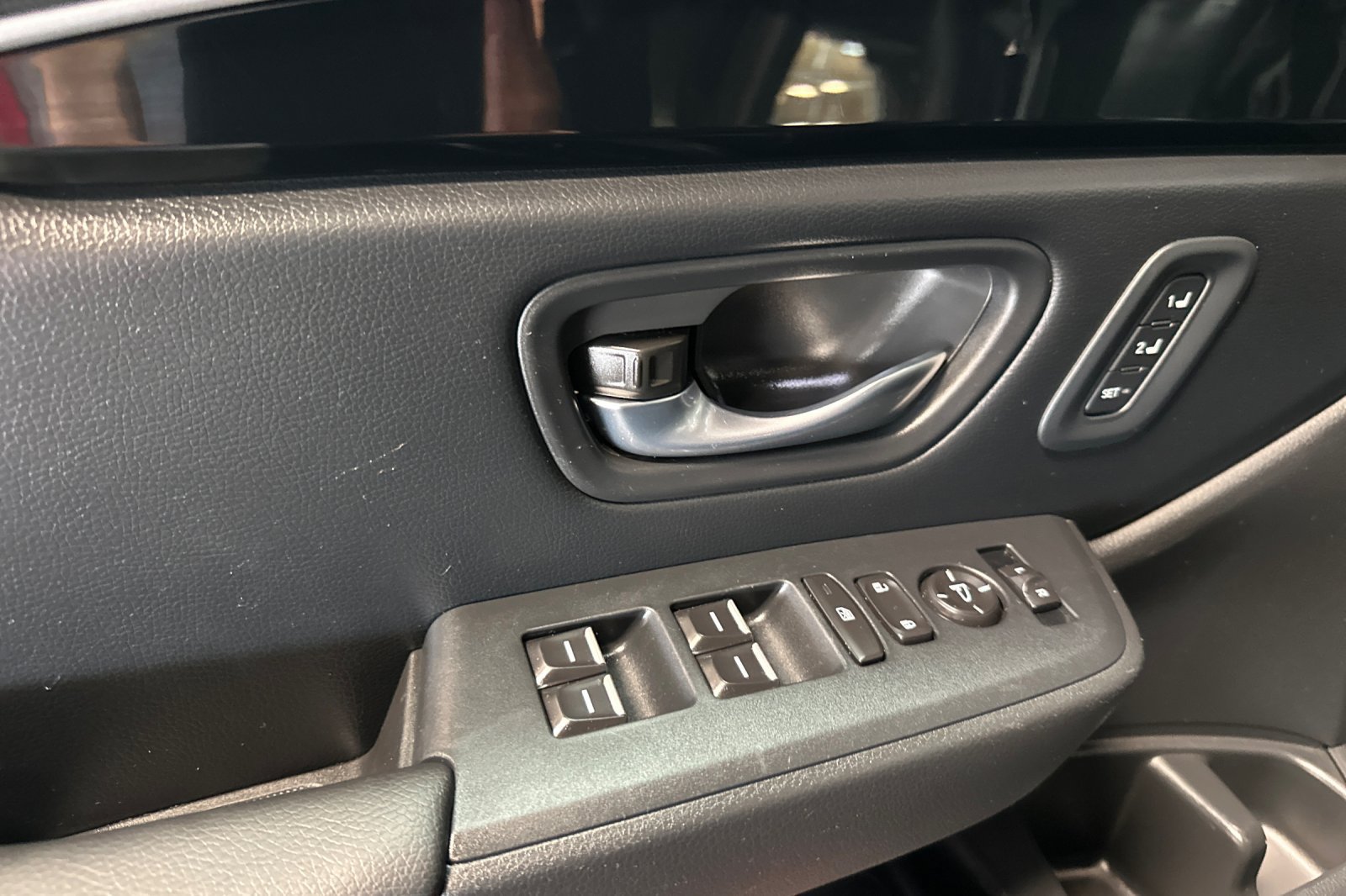 Used 2023 Honda Pilot Touring image 11
