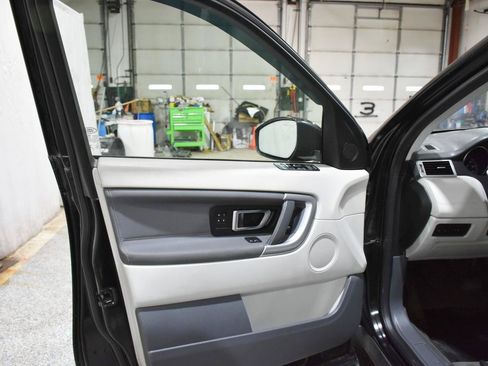 Used 2018 Land Rover Discovery Sport HSE AWD/4WD image 31
