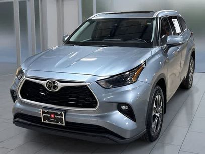 Used 2022 Toyota Highlander XLE