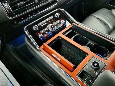 Used 2022 Lincoln Navigator Reserve RWD image 16
