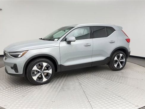 Certified 2025 Volvo XC40 B5 Plus image 6
