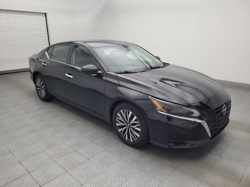 Used 2023 Nissan Altima 2.5 SV FWD image 11