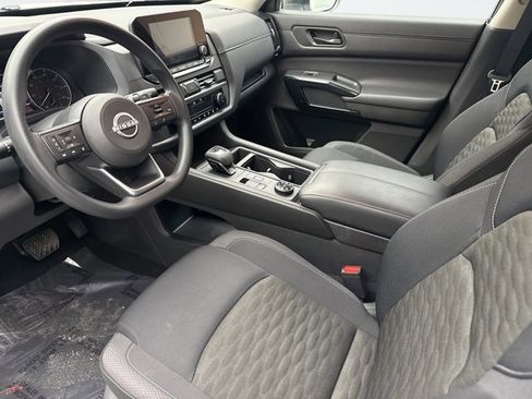 Used 2024 Nissan Pathfinder S image 10