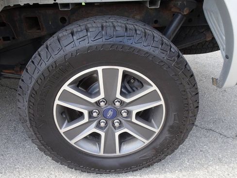 Used 2017 Ford F150 XLT w/ Equipment Group 302A Luxury AWD/4WD image 12