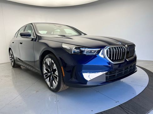 Used 2026 BMW 530i w/ Premium Package RWD image 2