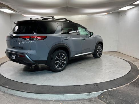 New 2026 Nissan Pathfinder Platinum image 5