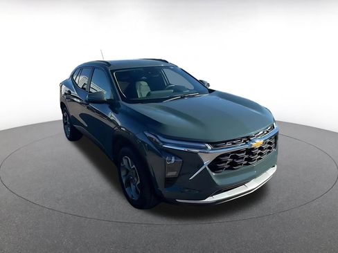 Used 2025 Chevrolet Trax LT image 3