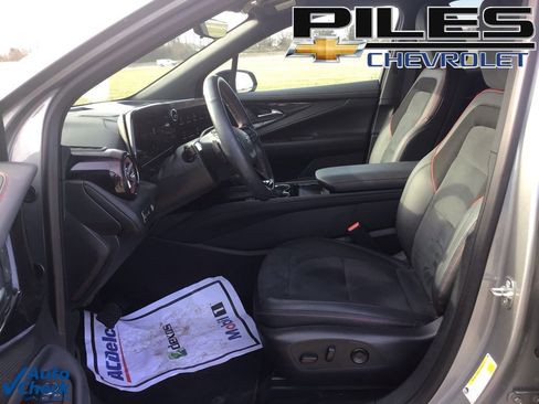 Used 2024 Chevrolet Blazer EV RS image 32