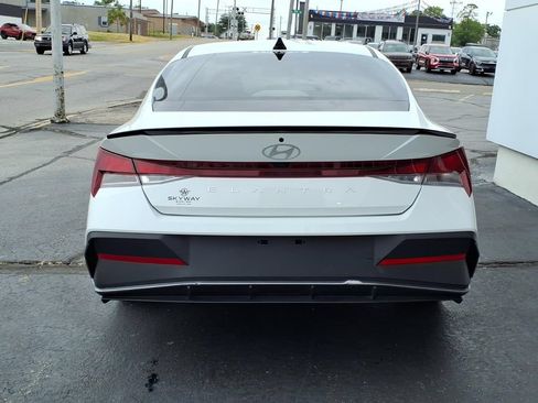 Used 2025 Hyundai Elantra Sport FWD image 5