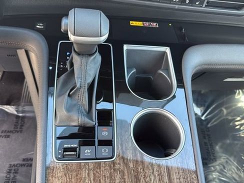 Used 2025 Toyota Sienna Limited image 26