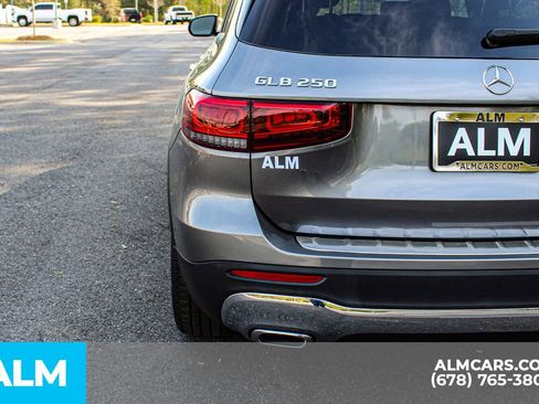 Used 2022 Mercedes-Benz GLB 250 4MATIC w/ Premium Package Lite image 13