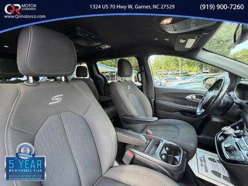 Used 2019 Chrysler Pacifica Touring Plus w/ S Appearance Package FWD image 34