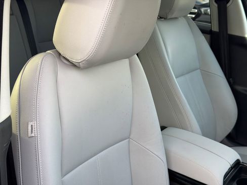 Used 2025 Land Rover Range Rover Velar Dynamic SE image 11