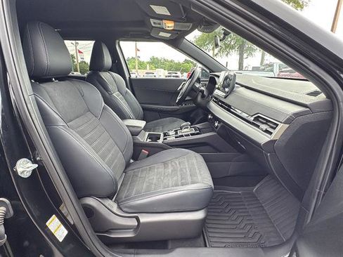 Used 2024 Mitsubishi Outlander SE Black Edition FWD image 14